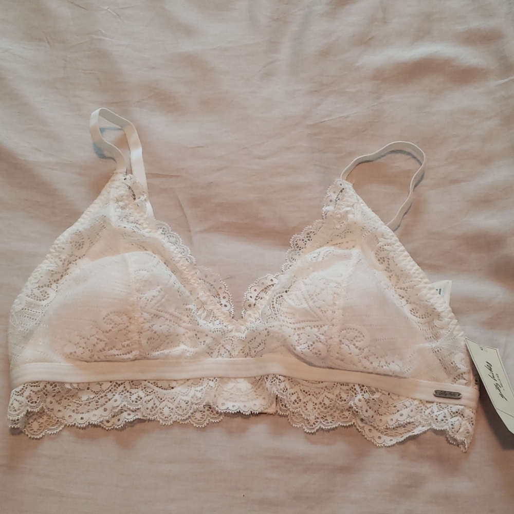 Gilly Hicks- Hollister bralette size Medium NWT
